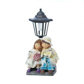 Summerfield Terrace Couple With Solar Street Light Statue